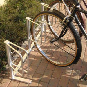 acquagioca posabiciclette a tre posti verticali urbano eurotank